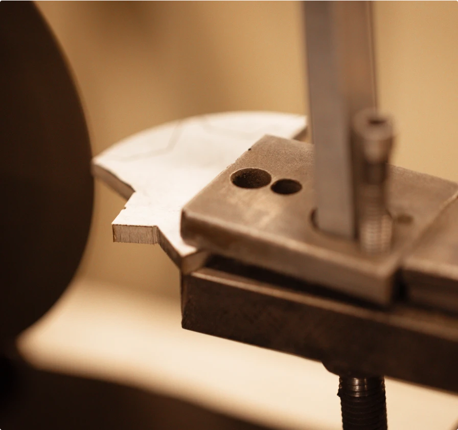 Fabrication d'un outil de finition pour le cuir de l'entreprise REGAD