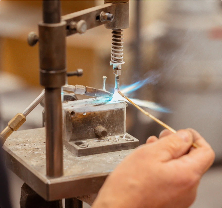 Fabrication d'un outil de finition pour le cuir de l'entreprise REGAD