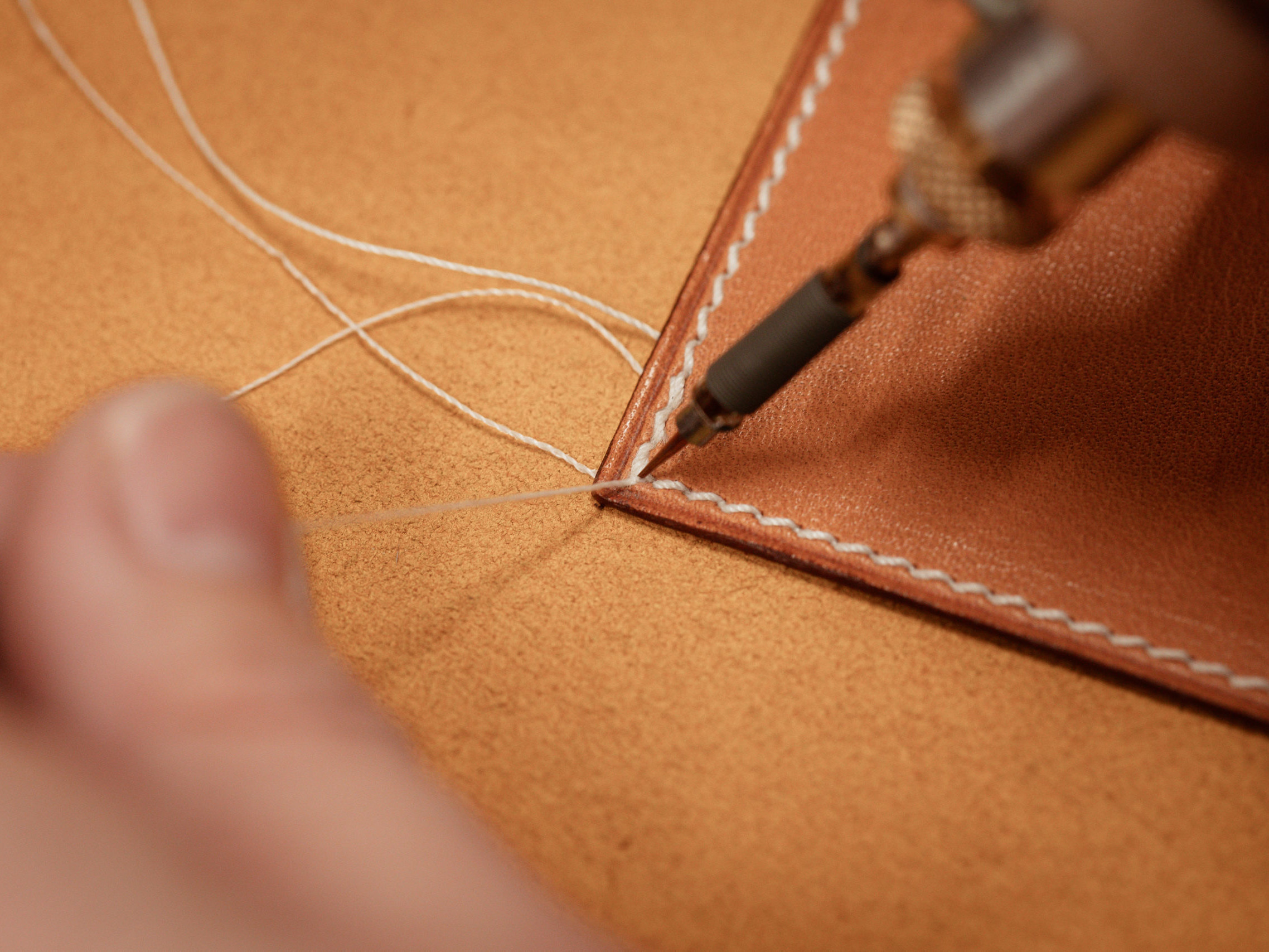 brule fil de maroquinerie pour le cuir