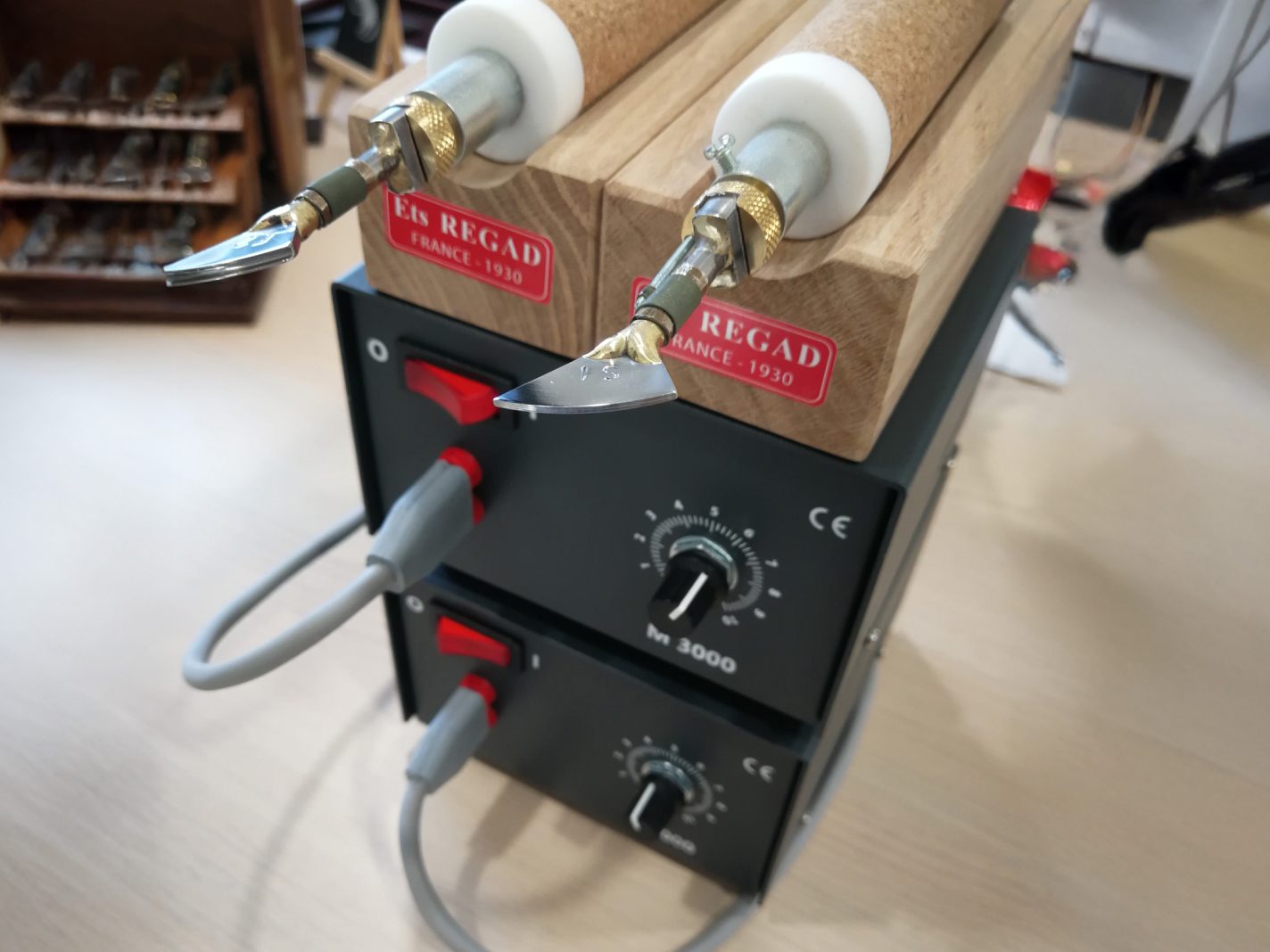 station m6000 pour travail du cuir