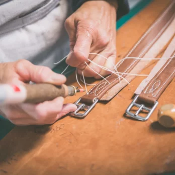 utilisation du manche maroquinier sur ceinture cuir