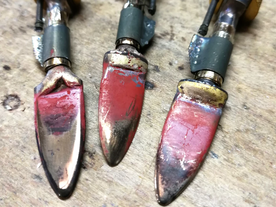outils de maroquinerie usés